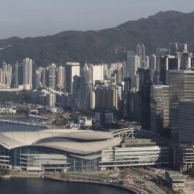 行业内人士表示，激励措施正在促使来自中东和欧洲的富裕家庭将目光投向香港，以便管理他们的财富。
