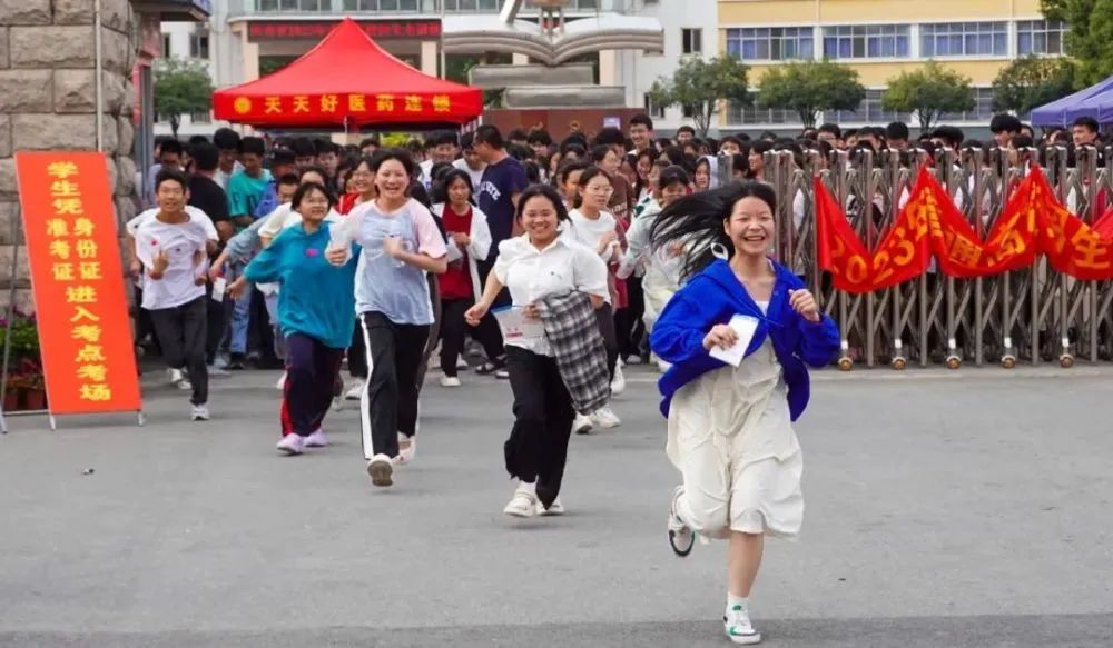 后悔！才刚高考完，怎么港校就截止内地生入读本科了？